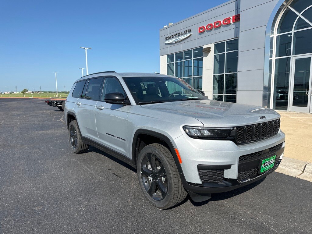 2025 Jeep Grand Cherokee Altitude photo 2