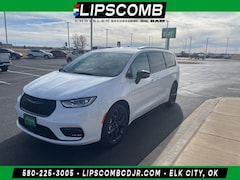 2026 Chrysler Pacifica Select Passenger Van