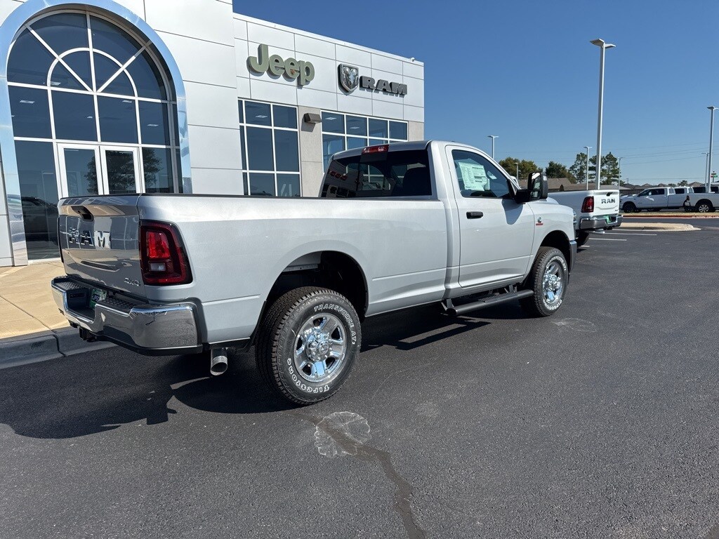 2025 Ram 3500 Tradesman photo 3