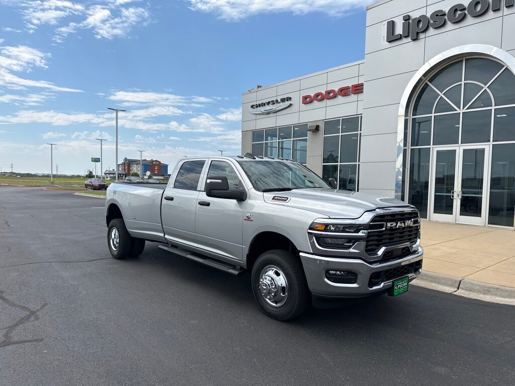 2026 Ram 3500 Tradesman photo 2