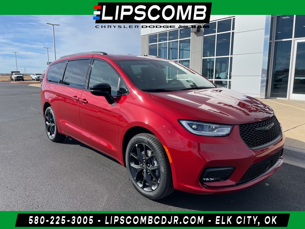 2026 Chrysler Pacifica Select's photo