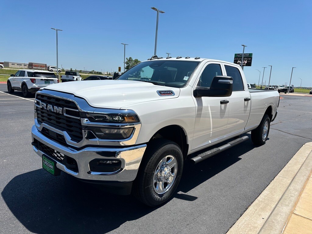 2025 Ram 3500 Tradesman photo 4