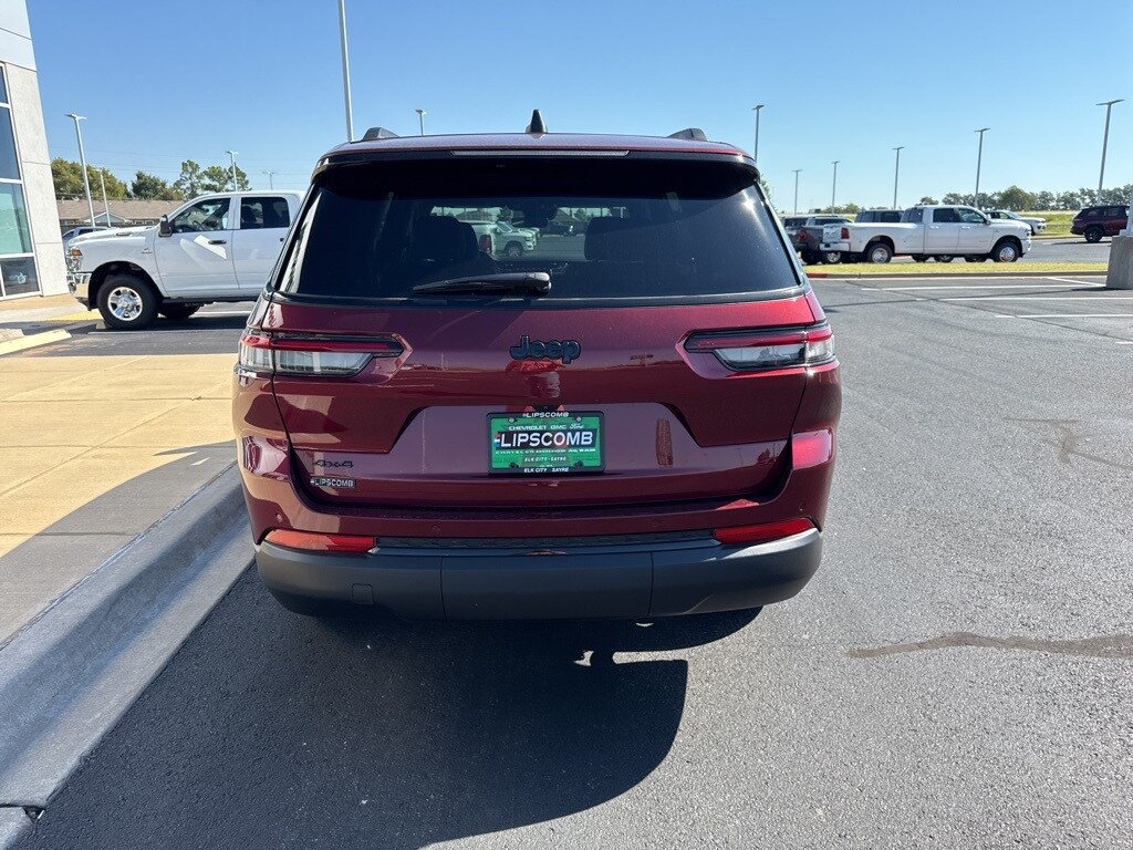2025 Jeep Grand Cherokee Altitude photo 2