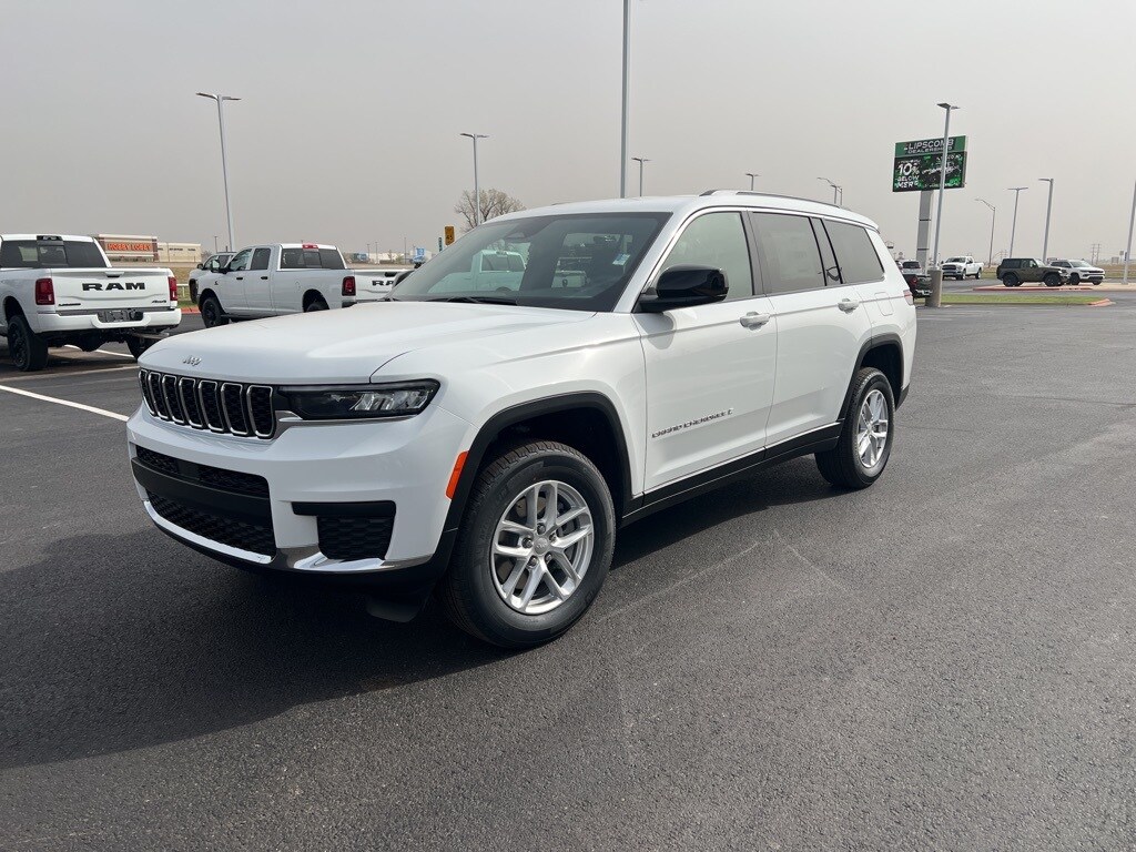 2025 Jeep Grand Cherokee Laredo photo 3