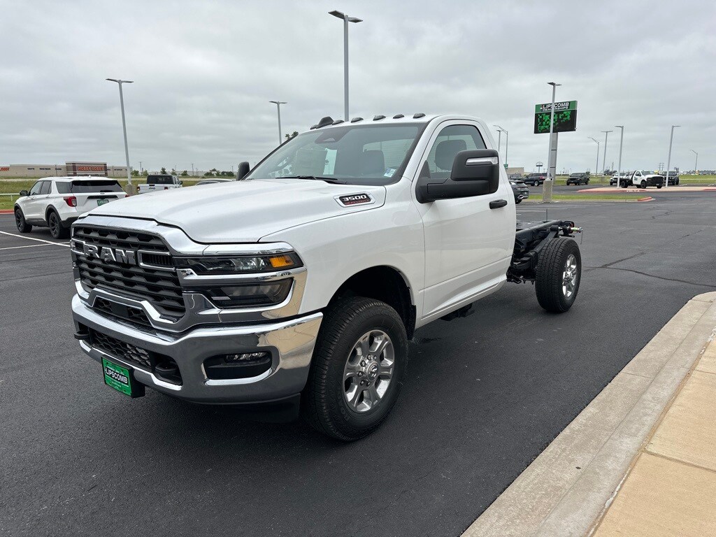 2025 Ram 3500 Tradesman photo 4