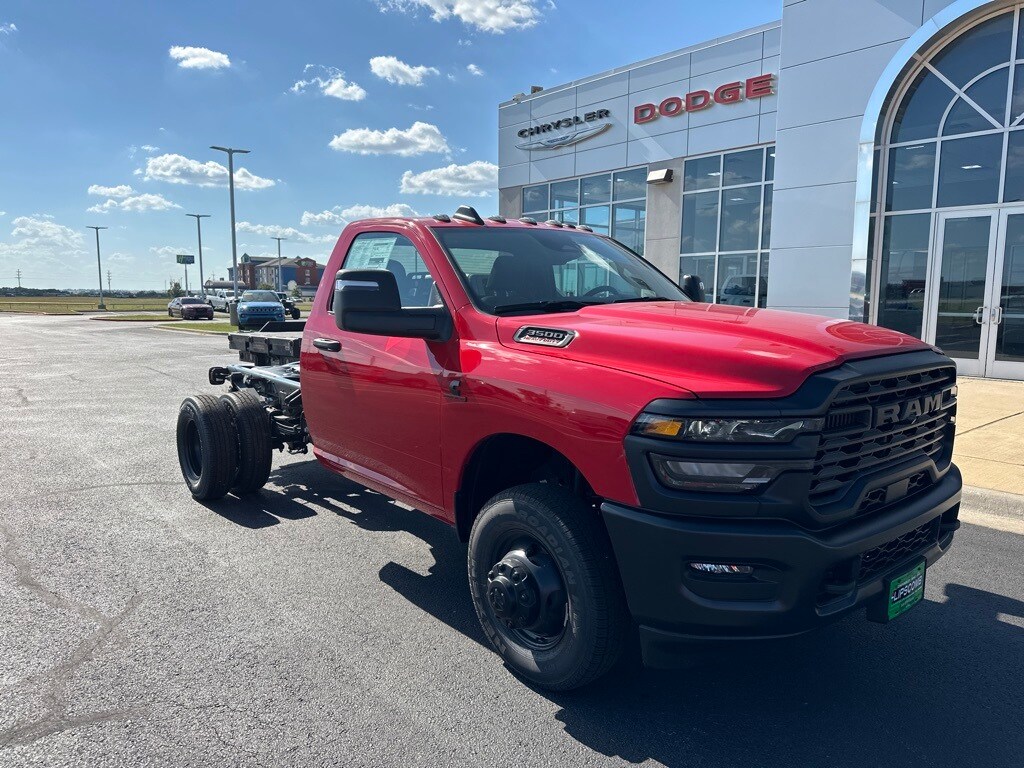 2026 Ram 3500 Tradesman photo 2
