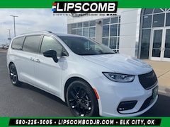 2026 Chrysler Pacifica Select Passenger Van