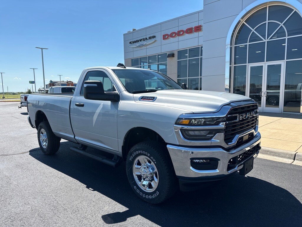 2025 Ram 2500 Tradesman photo 2