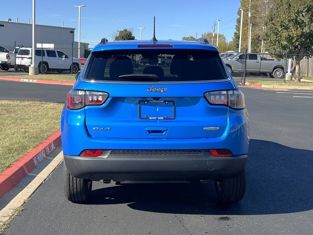 2025 Jeep Compass Latitude photo 2