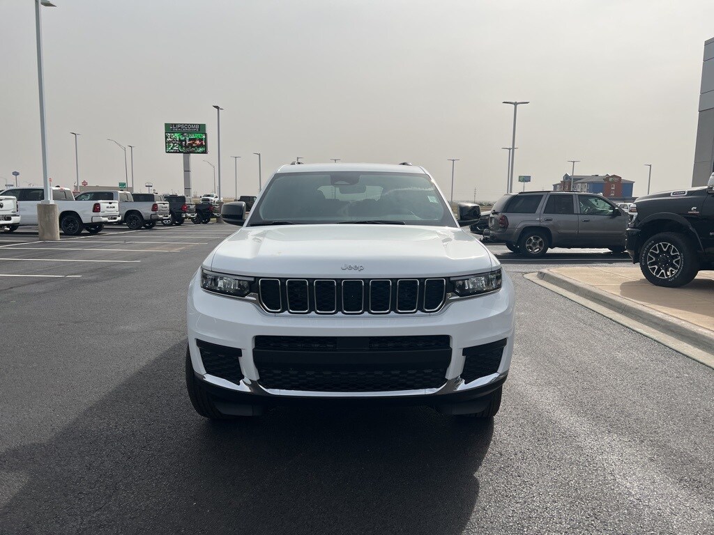 2025 Jeep Grand Cherokee Laredo photo 2