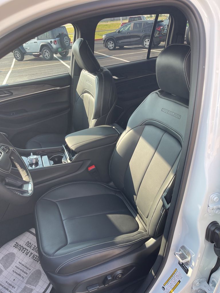 2025 Jeep Grand Cherokee Overland - Photo 16