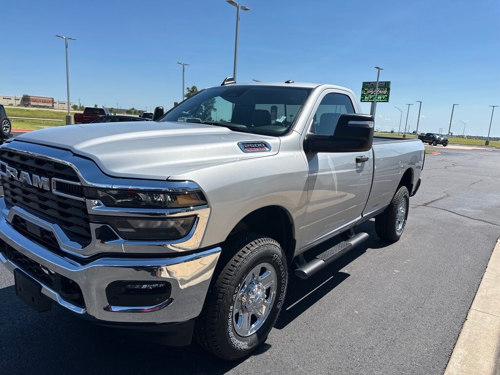 2025 Ram 2500 Tradesman photo 4