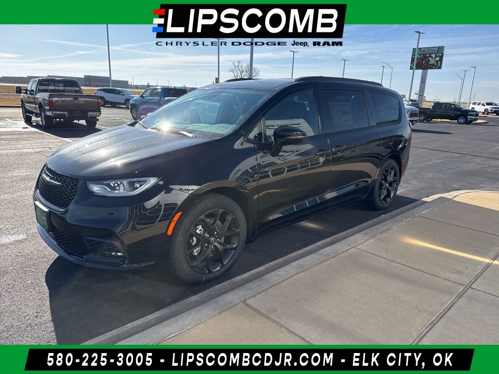 New 2026 Chrysler Pacifica Select