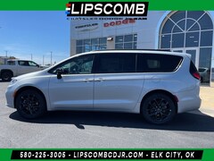 2026 Chrysler Pacifica Select Passenger Van
