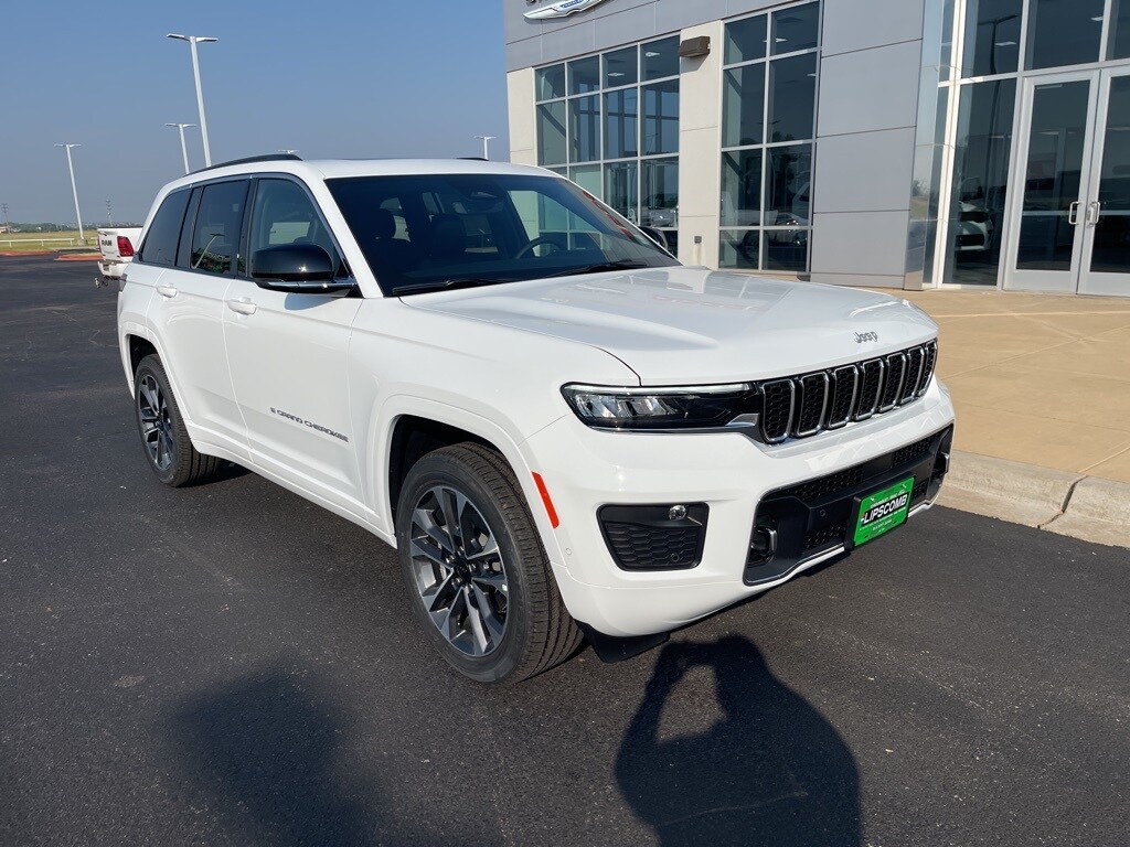 2025 Jeep Grand Cherokee Overland photo 2