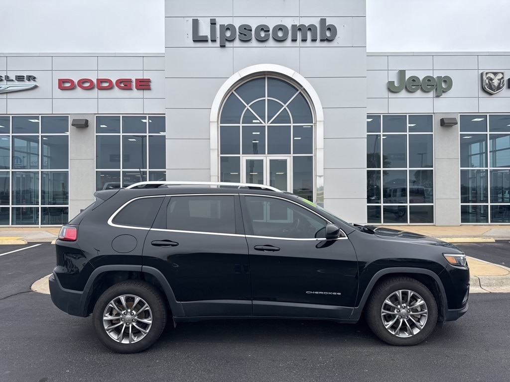 Used 2019 Jeep Cherokee Latitude Plus with VIN 1C4PJLLB0KD420427 for sale in Elk City, OK