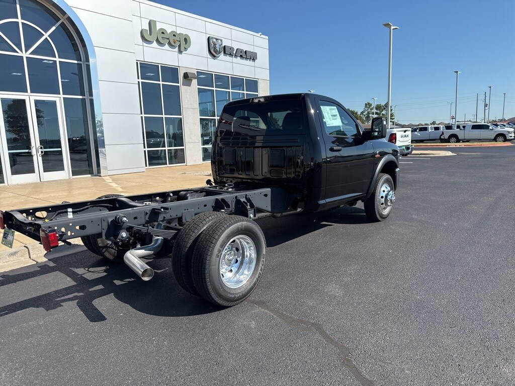 2025 Ram 3500 Tradesman photo 2