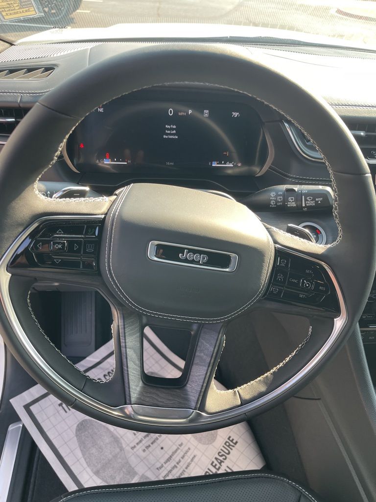 2025 Jeep Grand Cherokee Overland - Photo 17