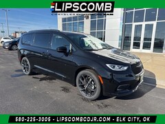 2026 Chrysler Pacifica Select Passenger Van