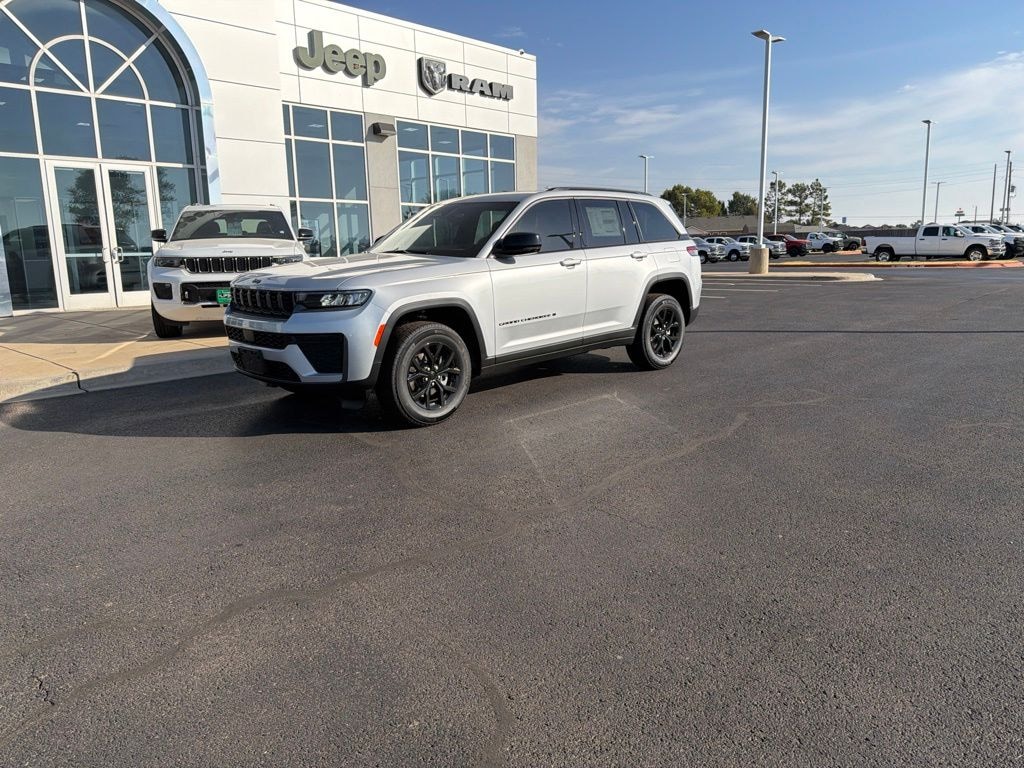 New 2026 Jeep Grand Cherokee Laredo Altitude Sport Utility