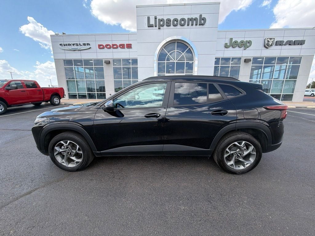 Used 2025 Chevrolet Trax LT SUV