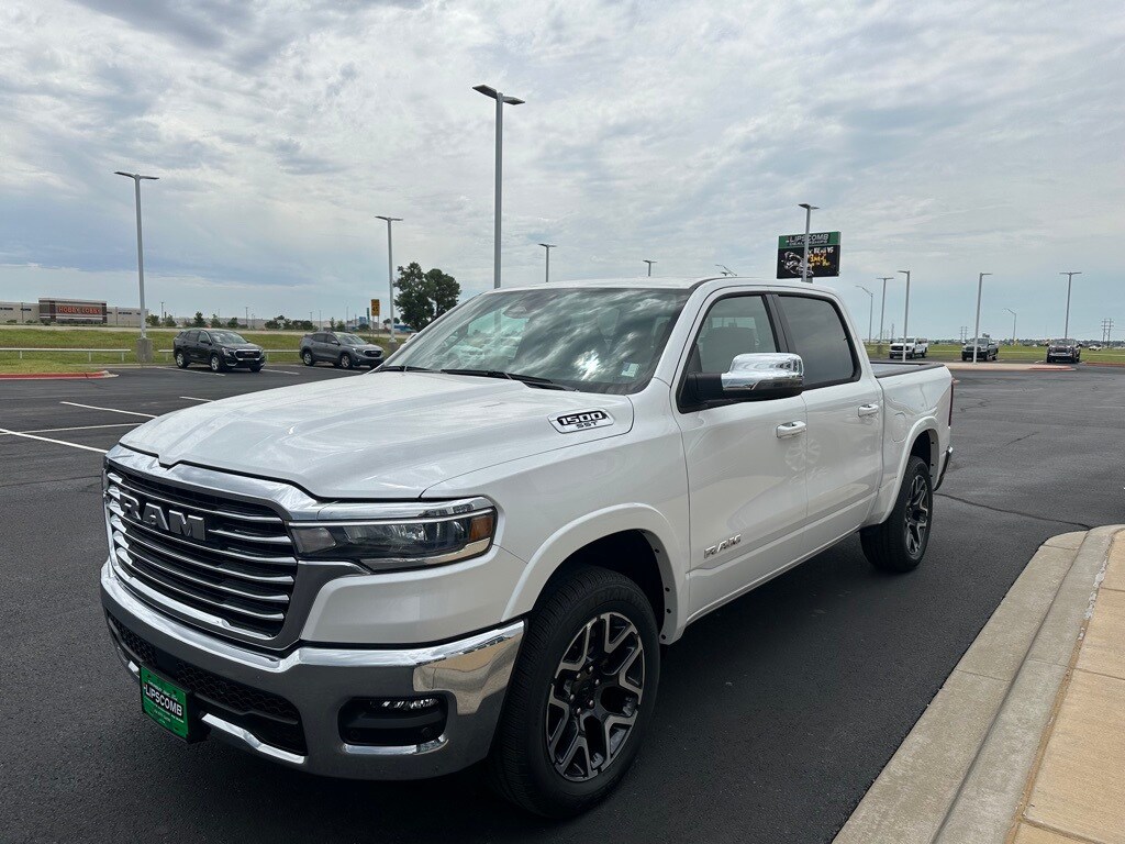 2025 Ram 1500 Laramie photo 3