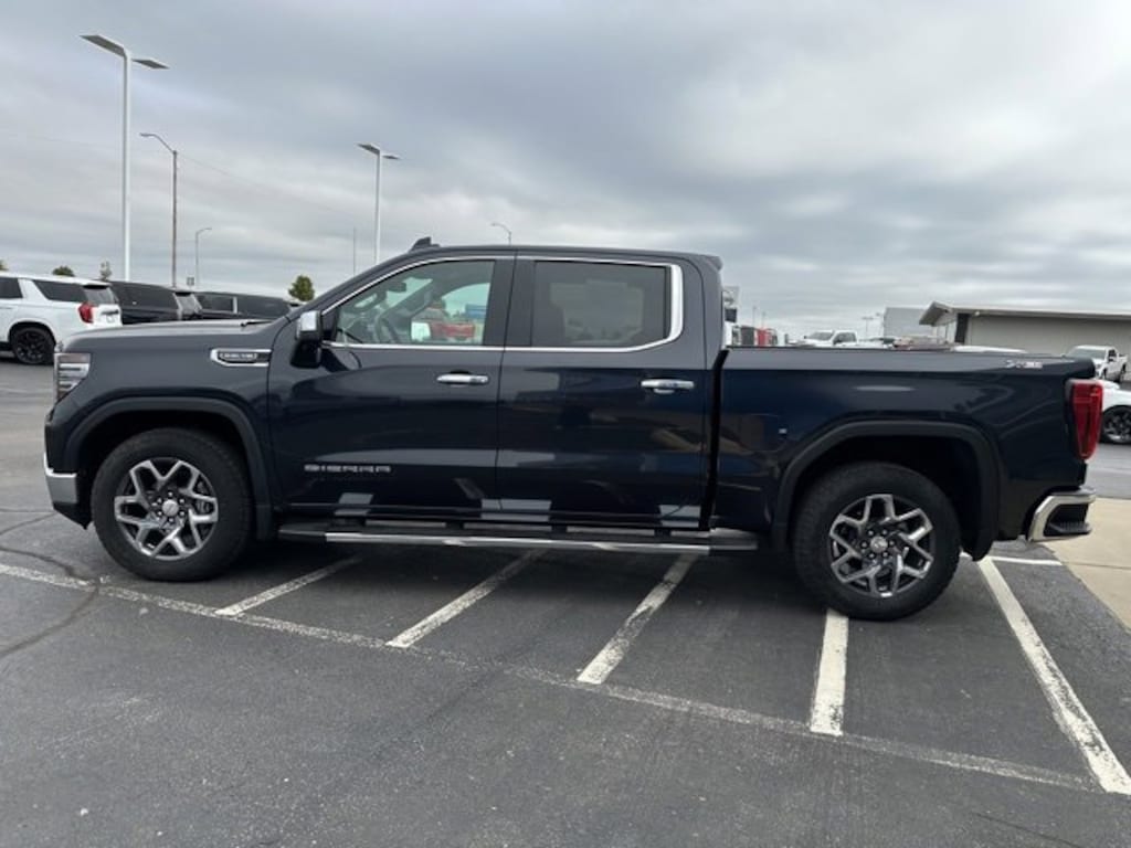 Used 2022 GMC Sierra 1500 SLT Truck