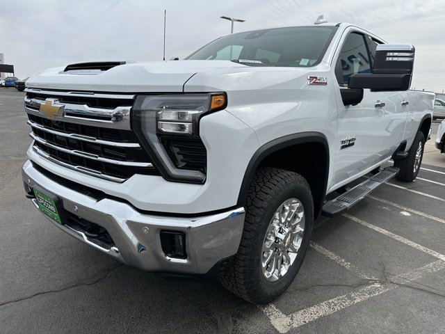 2025 Chevrolet Silverado 3500HD LTZ photo 3
