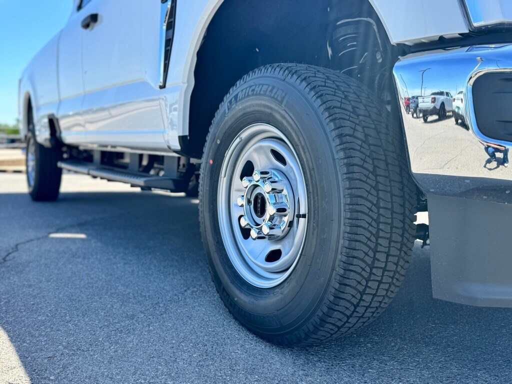2025 Ford F-250 XL photo 2