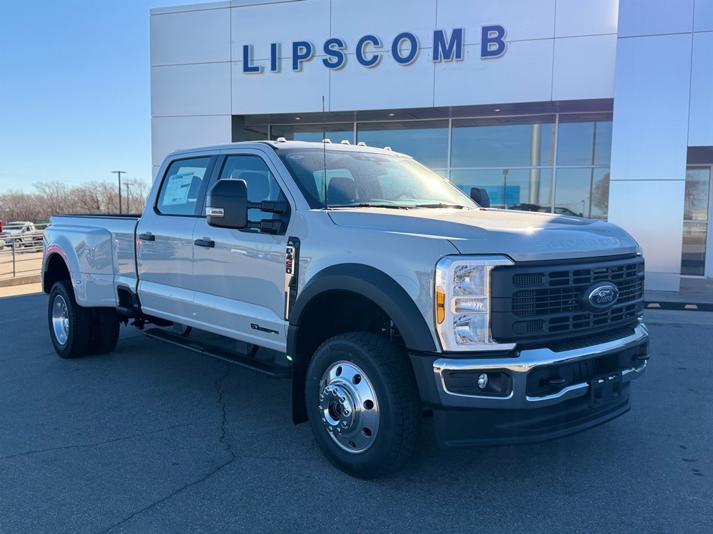 2026 Ford F-450 Super Duty XL's photo