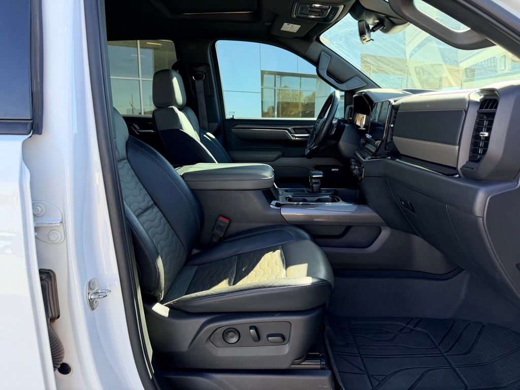2024 Chevrolet Silverado 1500 ZR2 - Photo 17