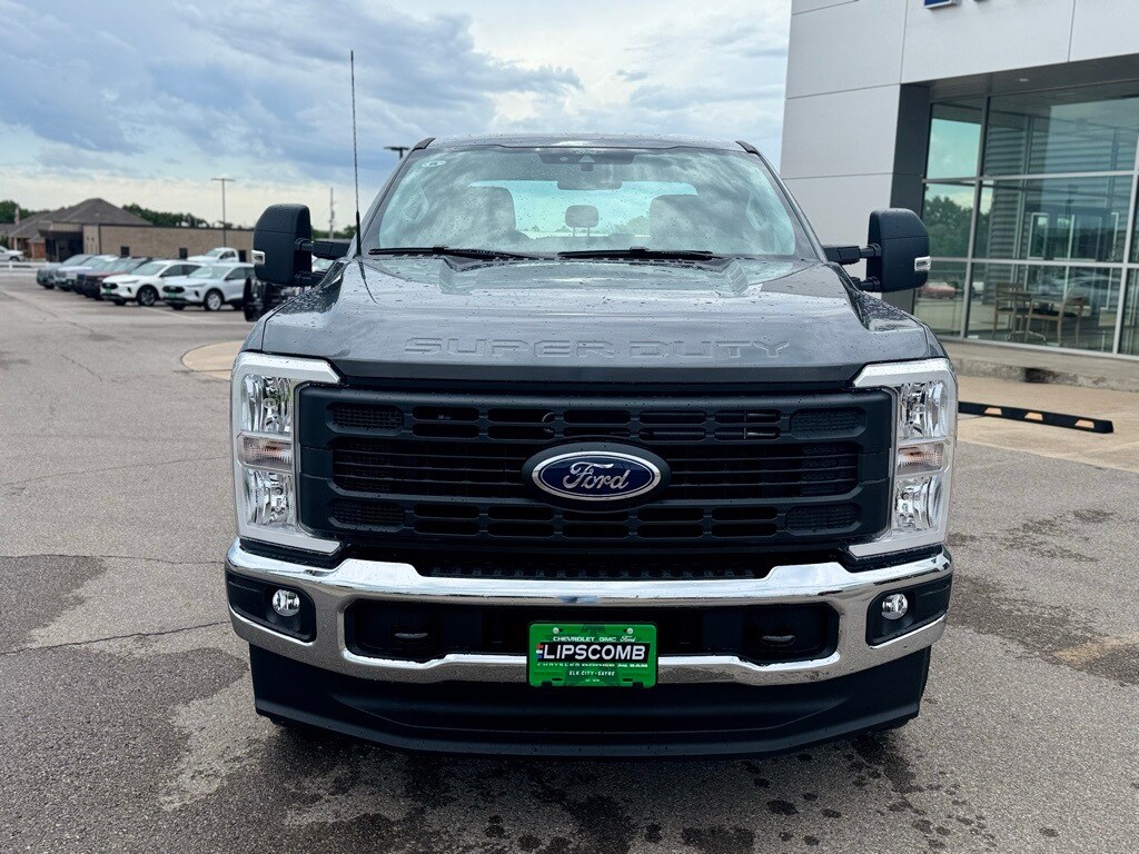2025 Ford F-350 XL photo 4