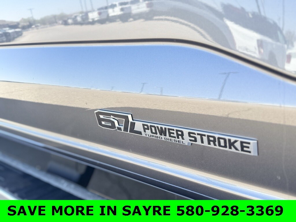 2025 Ford F-250 Lariat photo 2