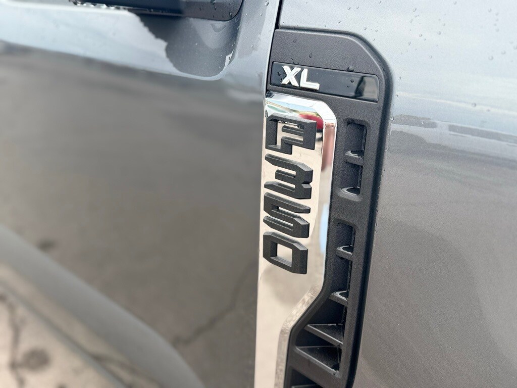2025 Ford F-350 XL photo 3