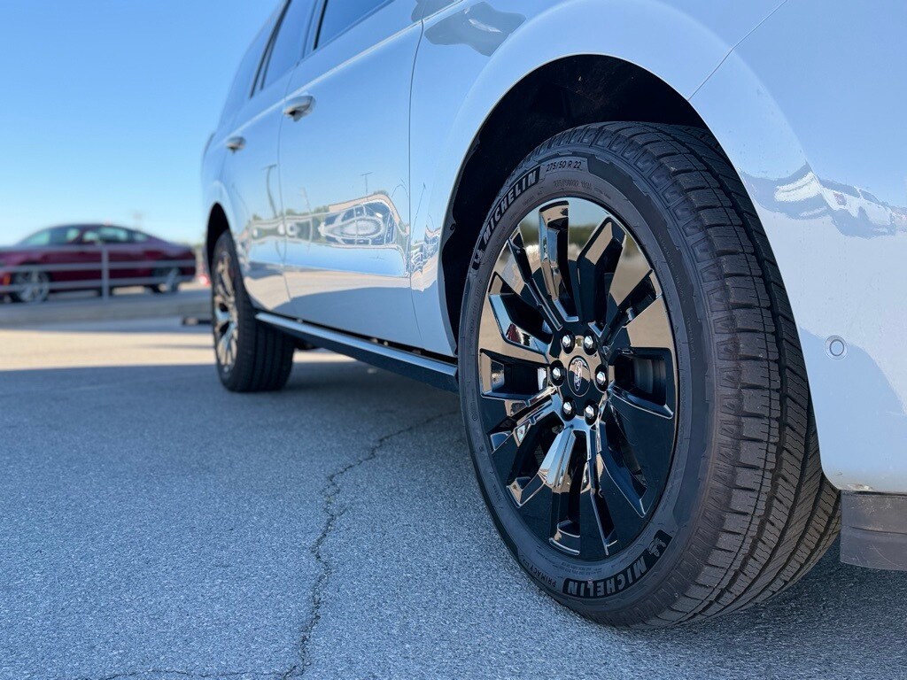 2025 Ford Expedition Platinum photo 2