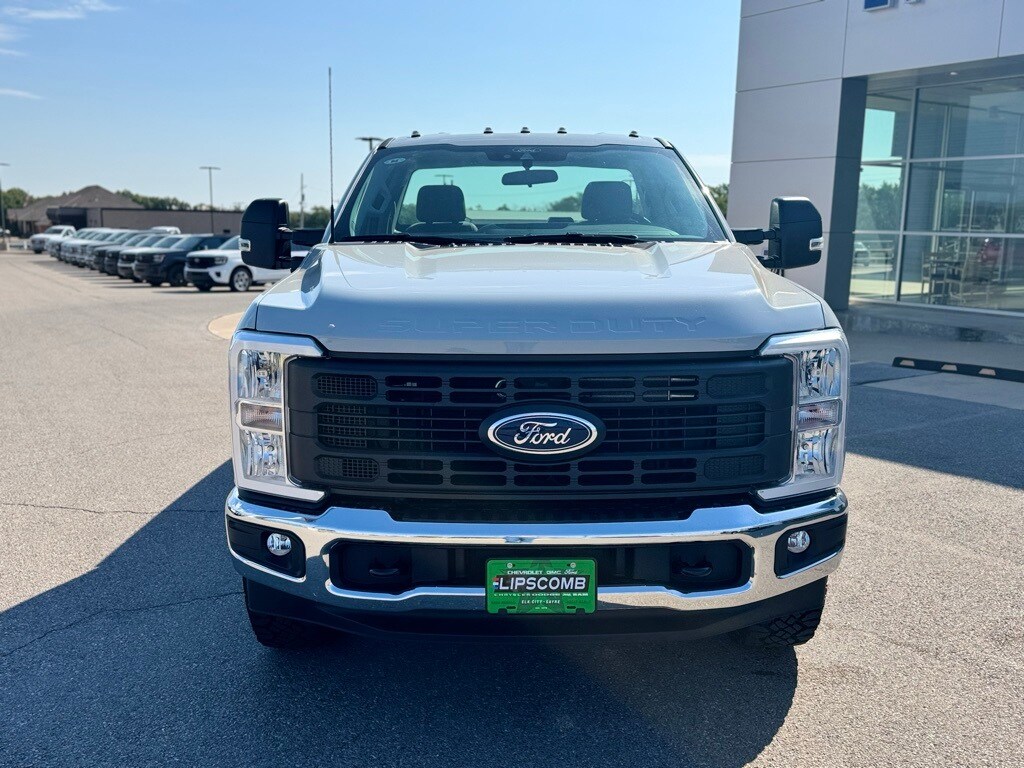 2026 Ford F-350 photo 3