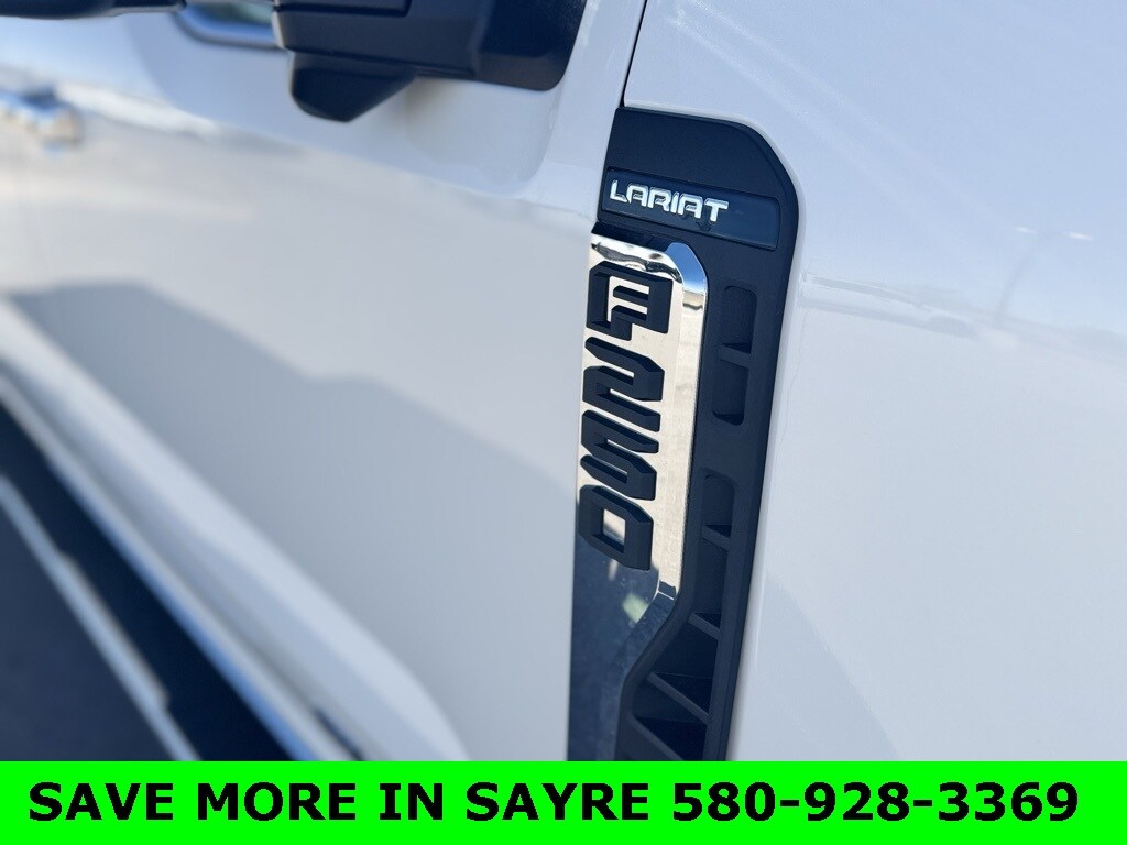 2025 Ford F-250 Lariat photo 3
