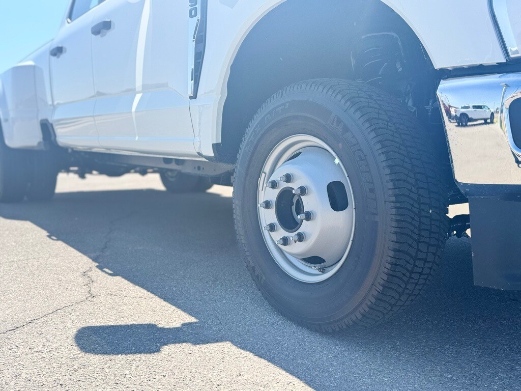 2025 Ford F-350 XL photo 2