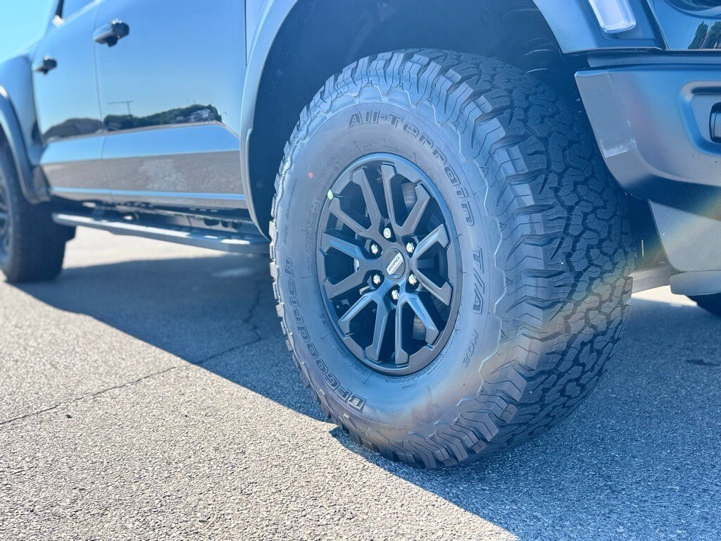 2025 Ford F-150 Raptor photo 2