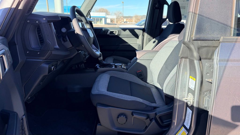 2025 Ford Bronco 4-Door Base - Photo 18