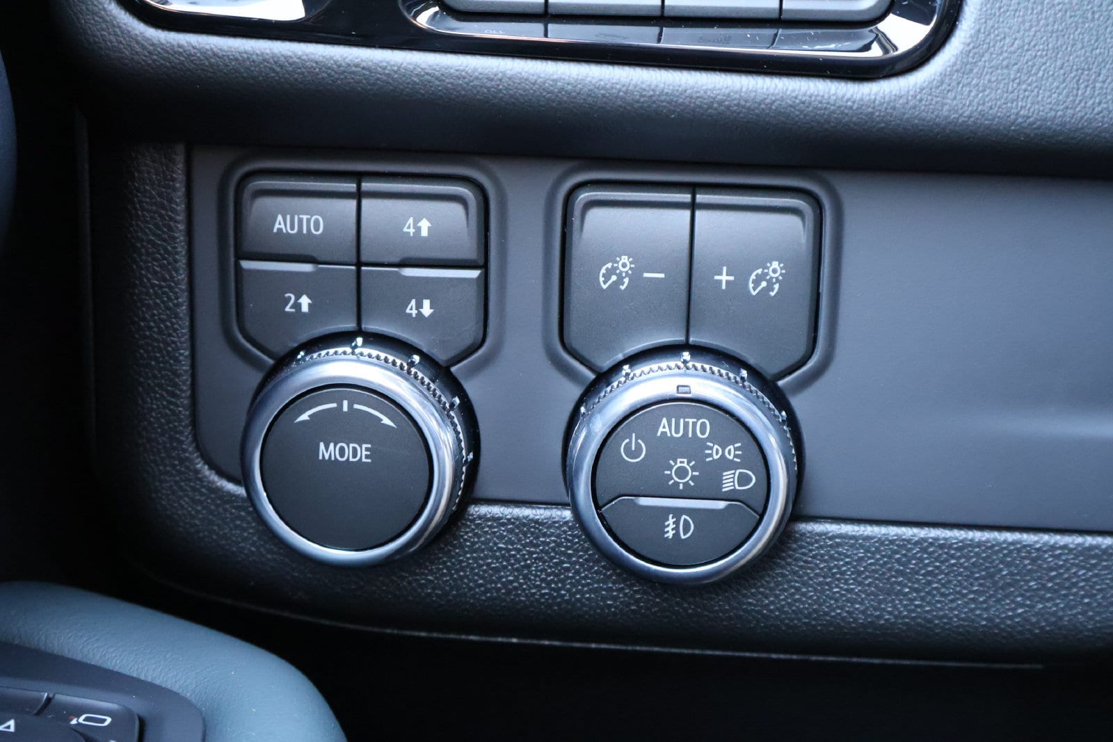 2027 GMC Yukon AT4 - Photo 34