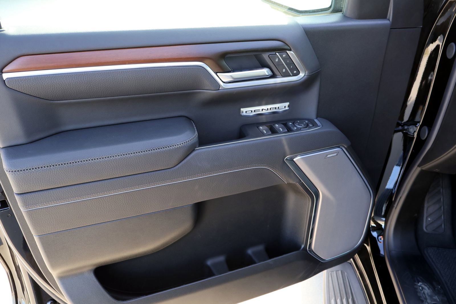 2026 GMC Sierra 1500 Denali - Photo 9