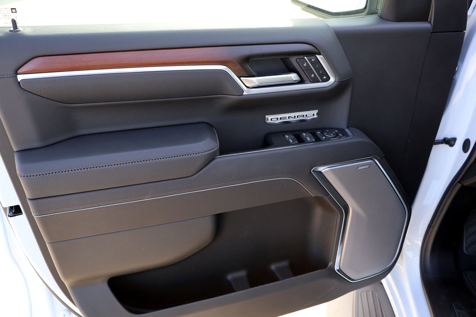 2026 GMC Sierra 1500 Denali - Photo 9