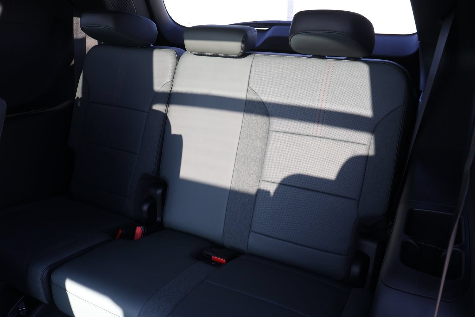 2026 GMC Acadia AT4 - Photo 7
