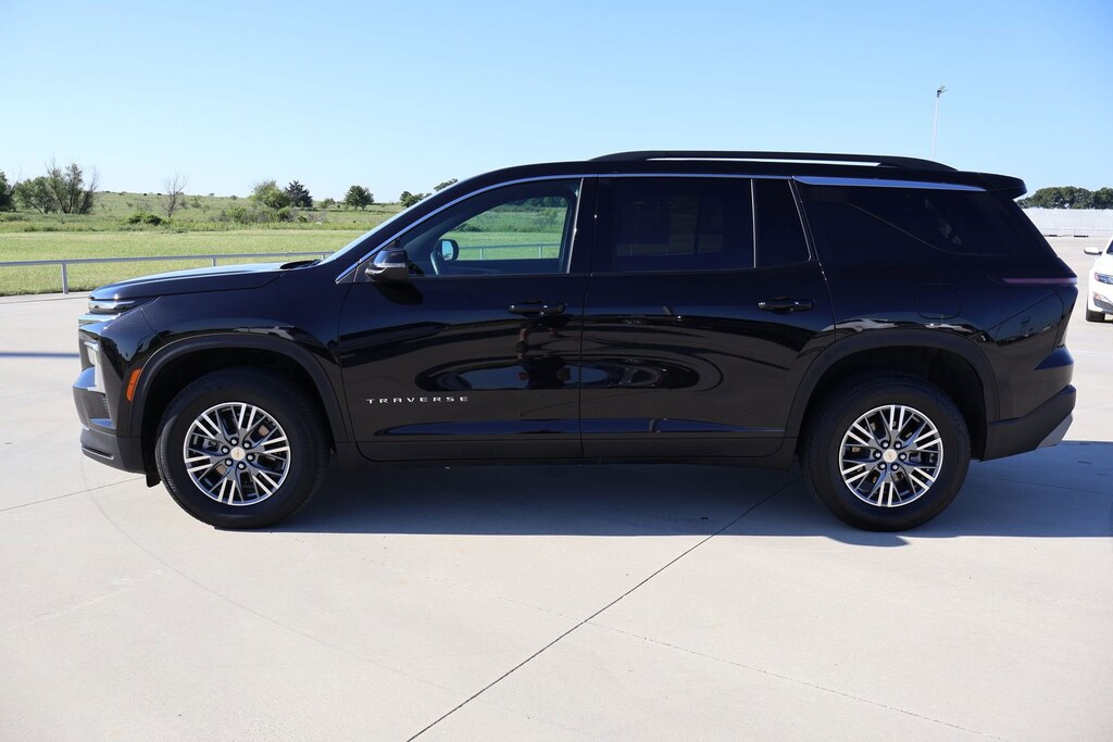 Used 2026 Chevrolet Traverse LT SUV