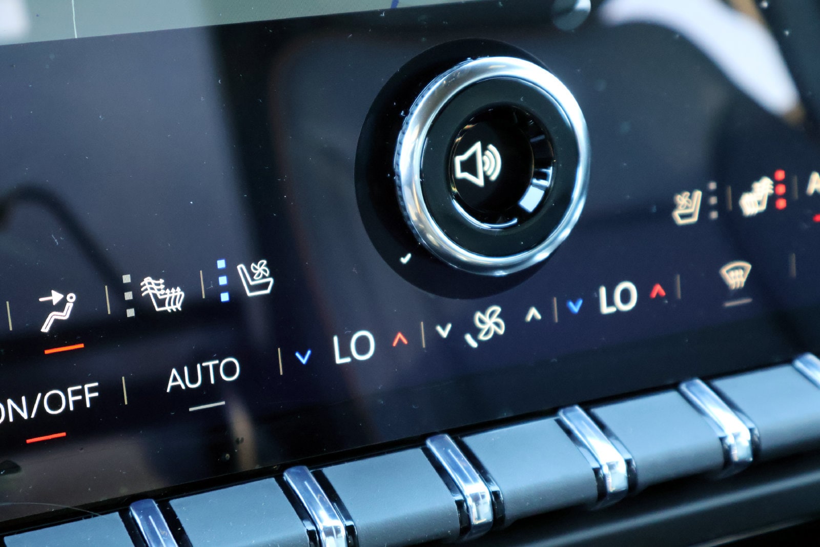 2027 GMC Yukon AT4 - Photo 29