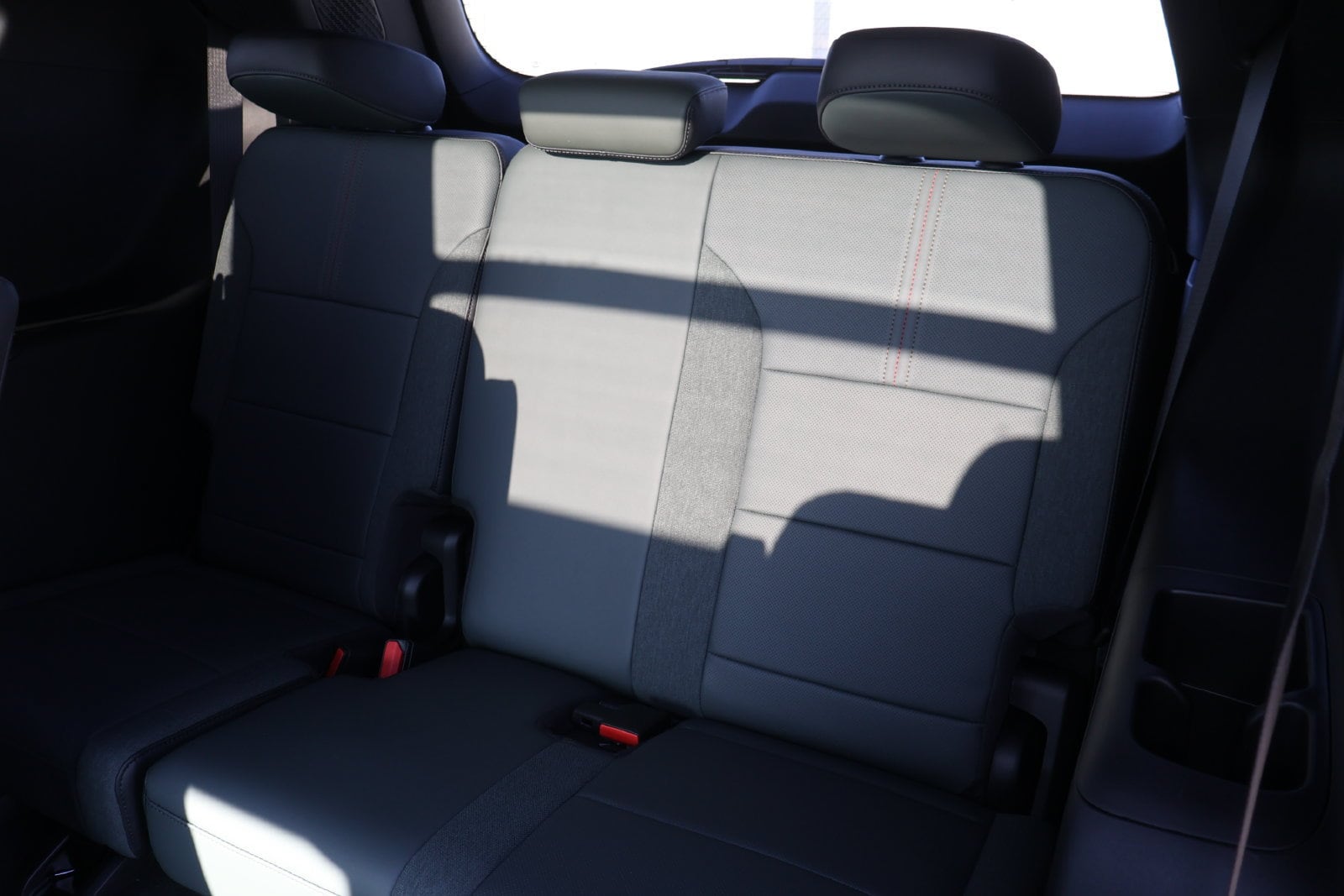 2026 GMC Acadia AT4 - Photo 7