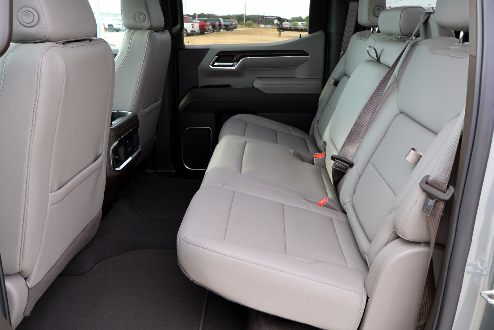 2026 GMC Sierra 1500 SLT - Photo 18