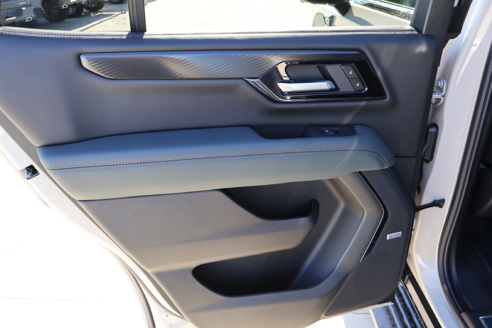 2027 GMC Yukon AT4 - Photo 18