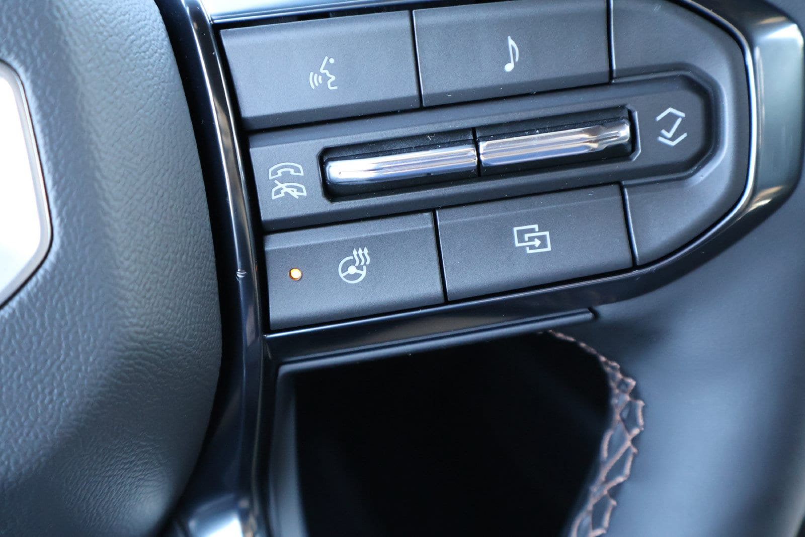 2027 GMC Yukon AT4 - Photo 32